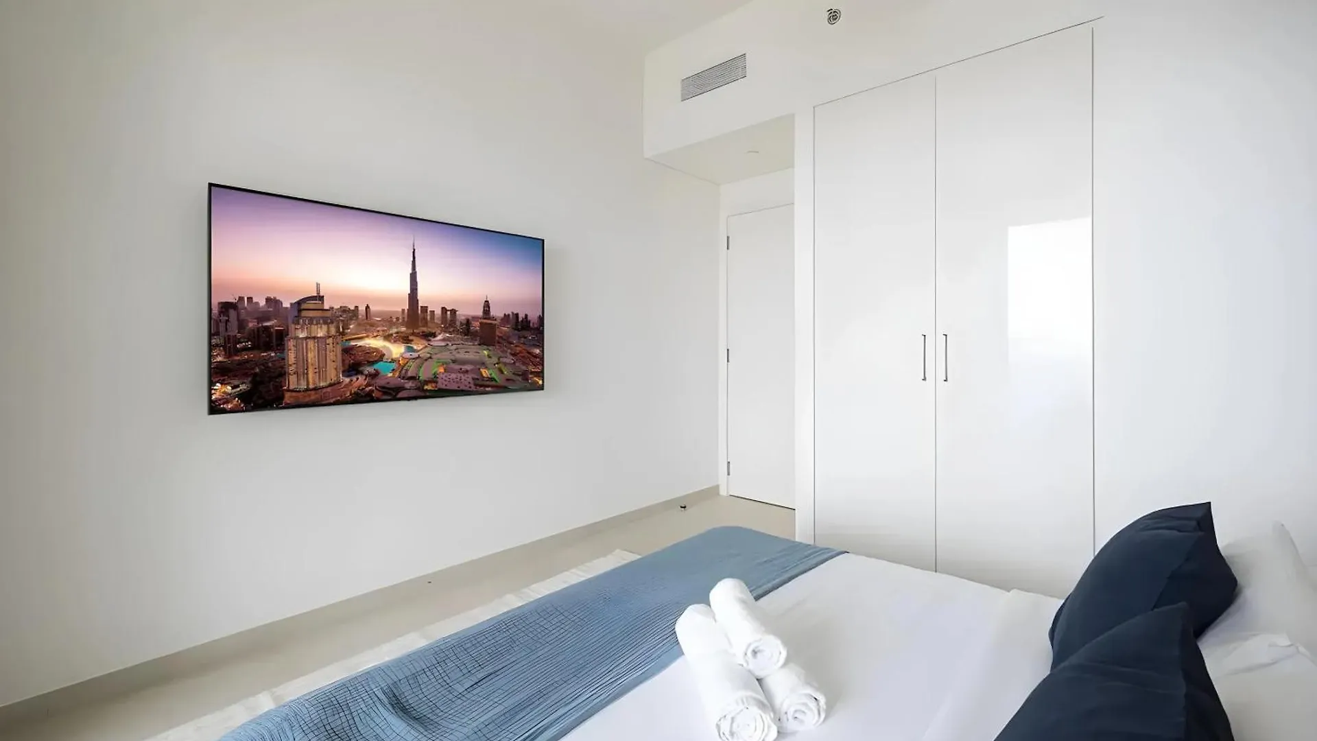Dubai Mall Connection - Burj Views - Turf Balcony Apartment